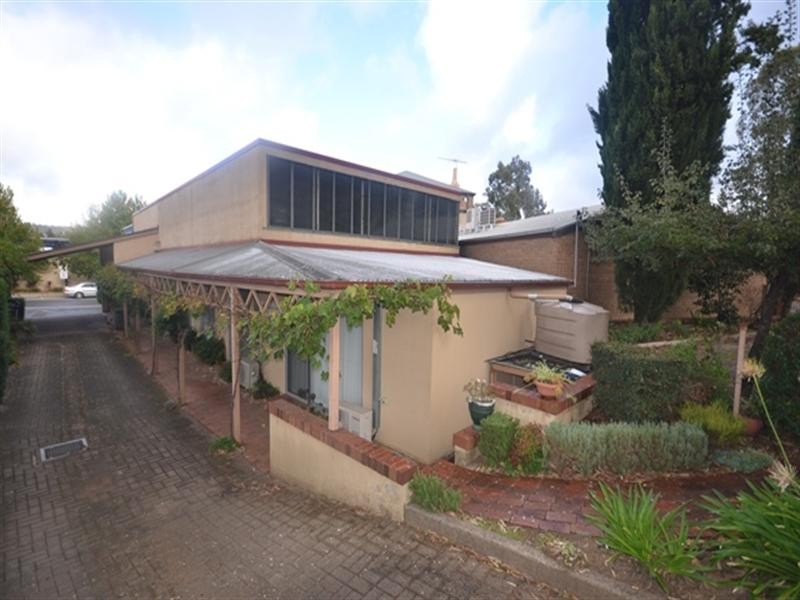 31 Old North Road, Clare SA 5453