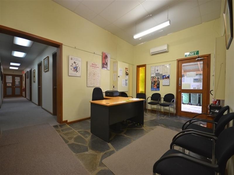 31 Old North Road, Clare SA 5453