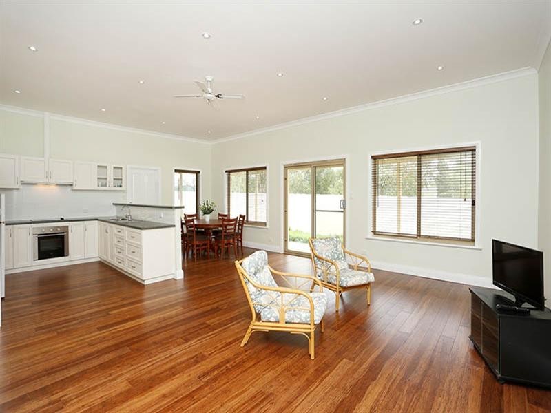 24 Kingston Street, Burra SA 5417
