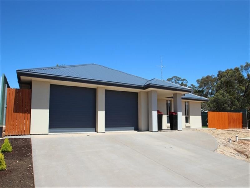 4 Tamblyn Street, Clare SA 5453