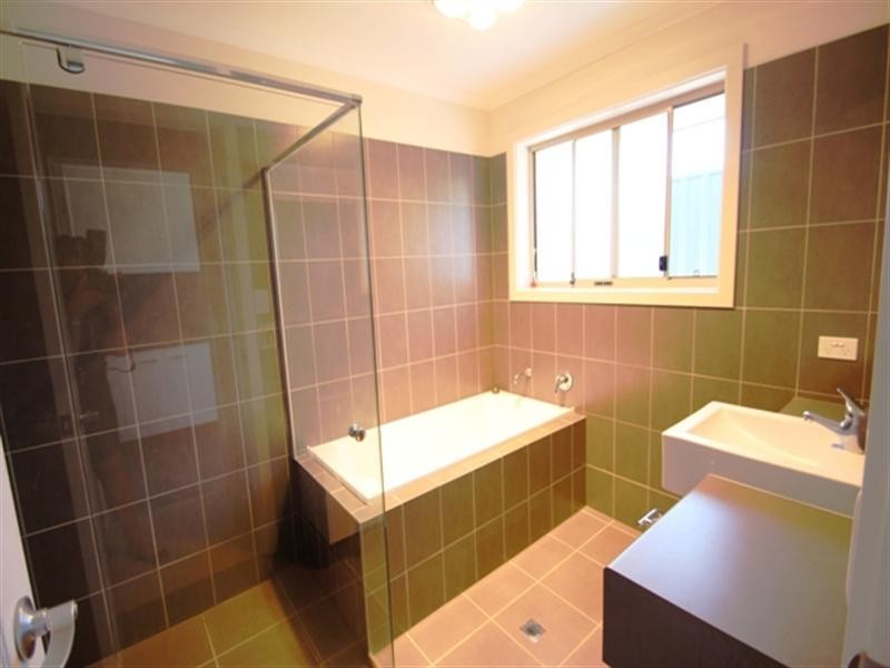 4 Tamblyn Street, Clare SA 5453