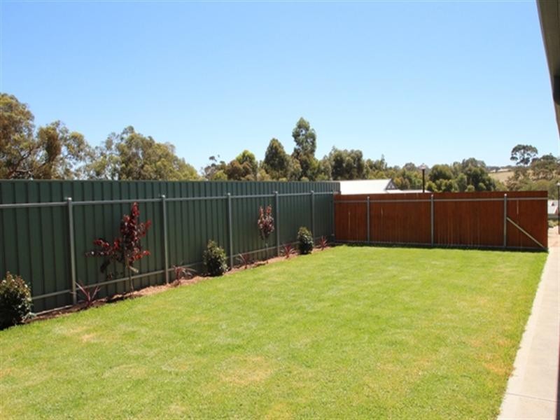 4 Tamblyn Street, Clare SA 5453