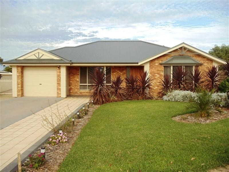 1 Hillview Crescent, Maitland SA 5573