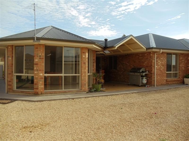 1 Hillview Crescent, Maitland SA 5573