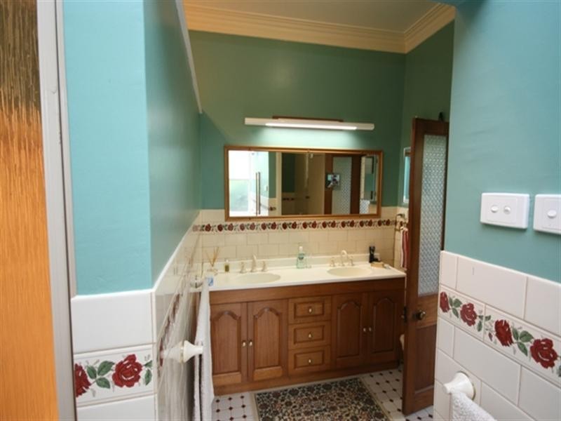 15 Main North Road WATERVALE via, Clare SA 5453