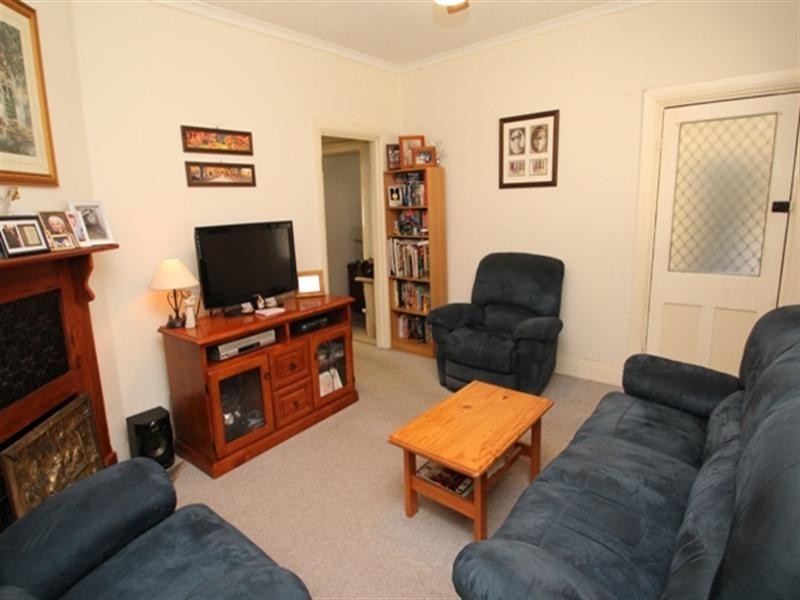 2 Warenda Road, Clare SA 5453