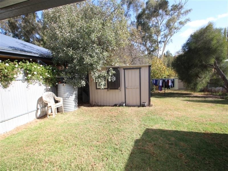 2 Warenda Road, Clare SA 5453