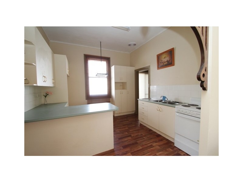 16 Houghton Street, Clare SA 5453