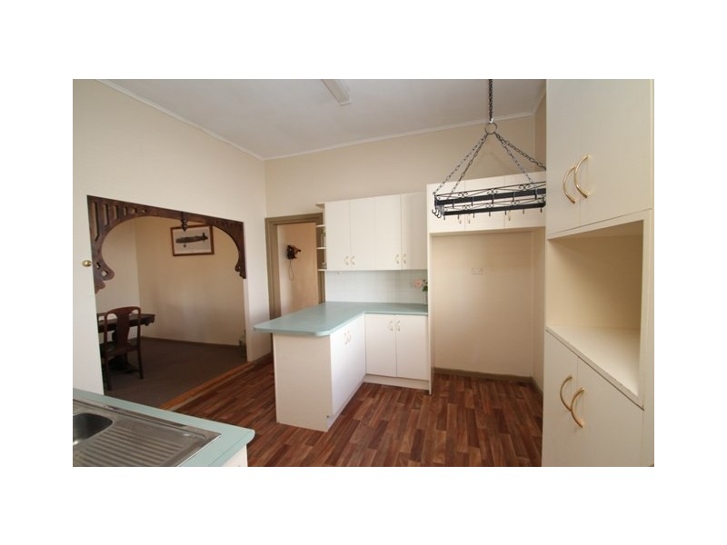 16 Houghton Street, Clare SA 5453