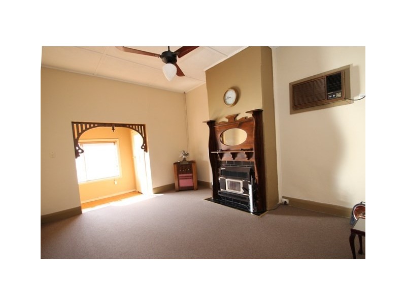 16 Houghton Street, Clare SA 5453