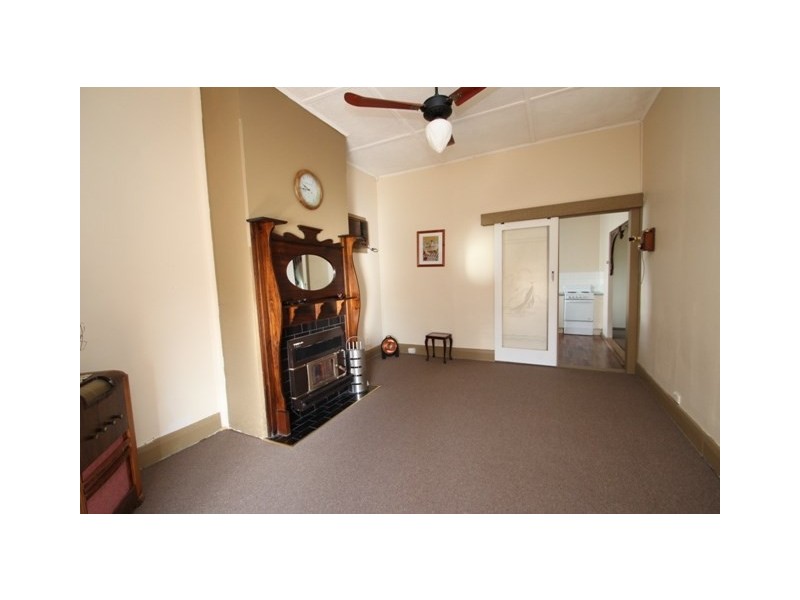 16 Houghton Street, Clare SA 5453