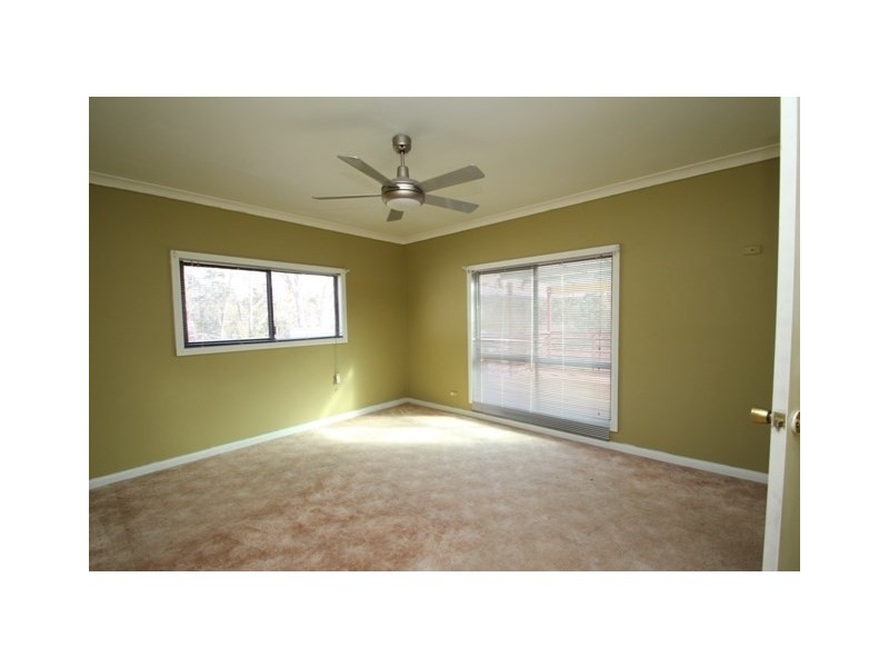 16 Houghton Street, Clare SA 5453