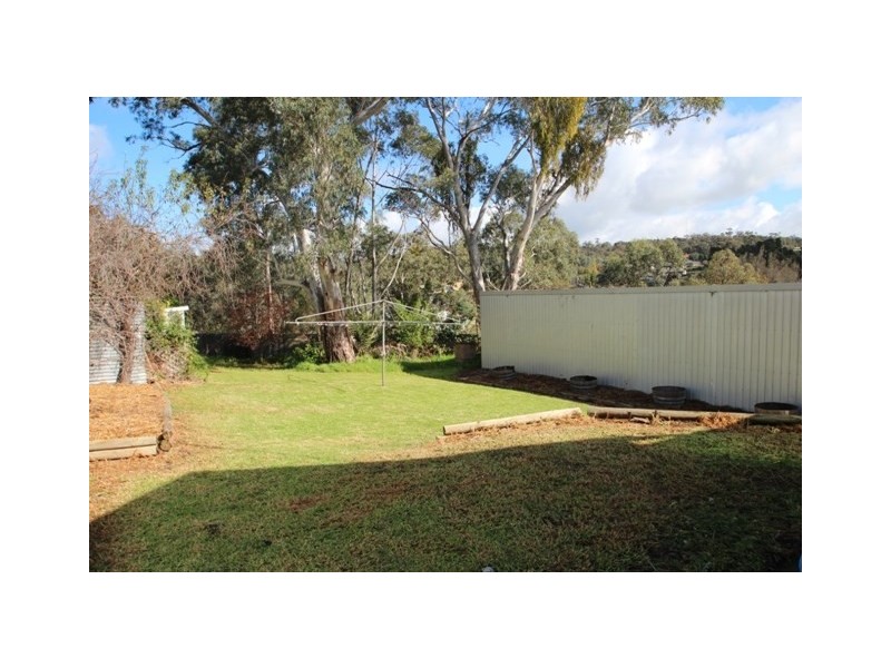 16 Houghton Street, Clare SA 5453