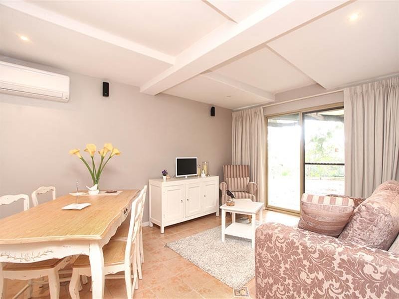 118 White Hut Road, Clare SA 5453