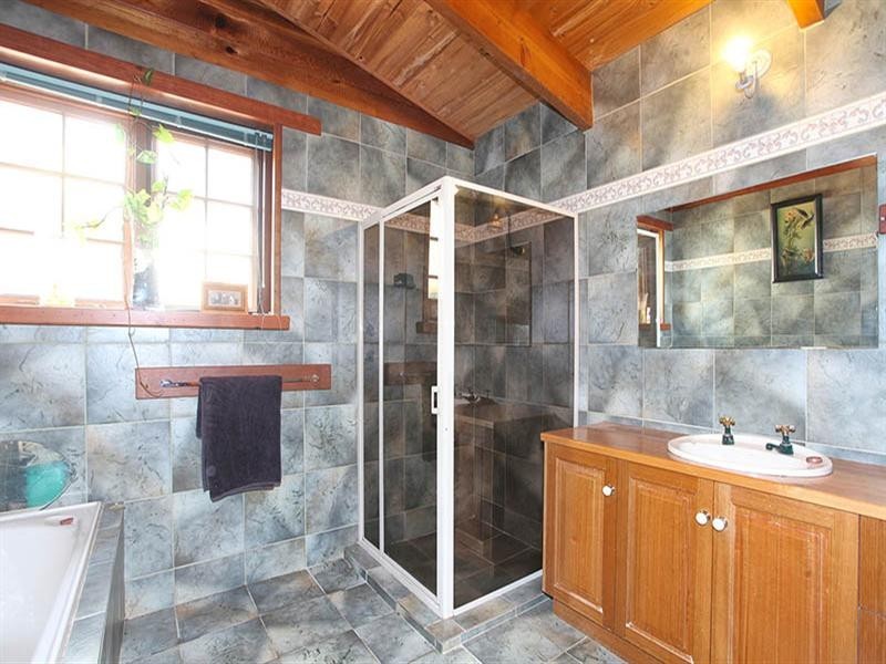 118 White Hut Road, Clare SA 5453