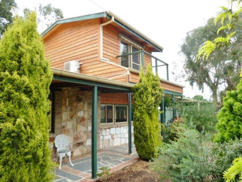 118 White Hut Road, Clare SA 5453