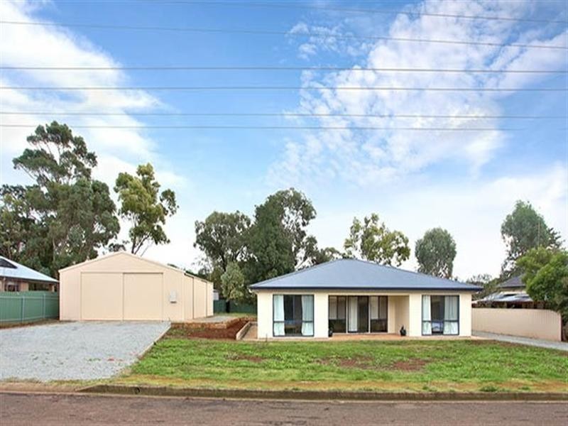 8 Henry Street, Auburn SA 5451