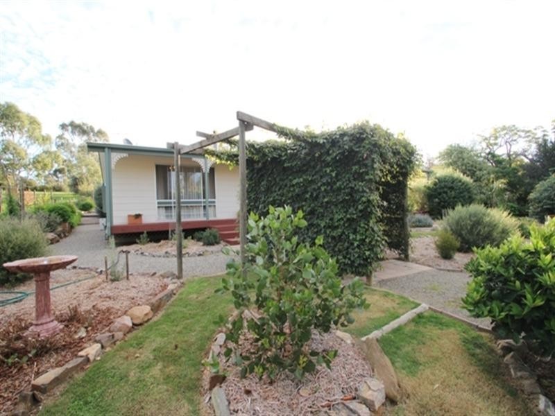 32 Commercial Road, Watervale SA 5452