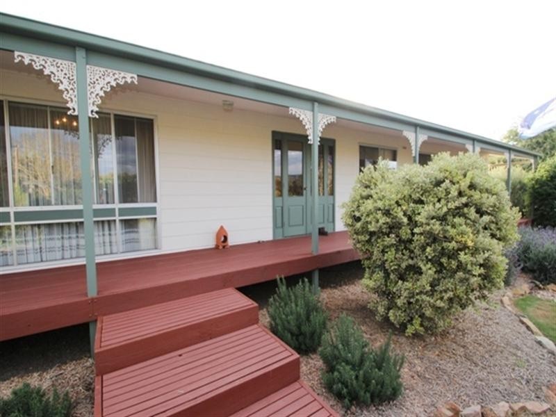 32 Commercial Road, Watervale SA 5452