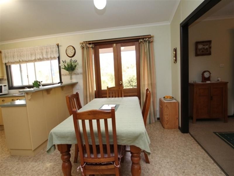 32 Commercial Road, Watervale SA 5452