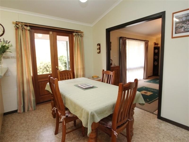 32 Commercial Road, Watervale SA 5452
