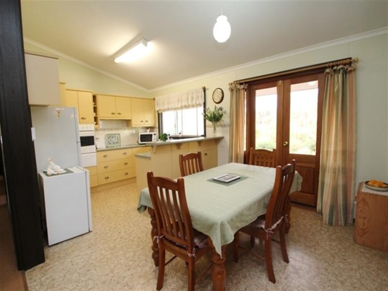 32 Commercial Road, Watervale SA 5452