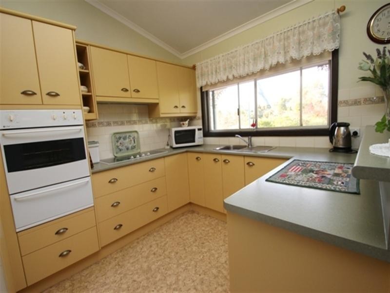 32 Commercial Road, Watervale SA 5452