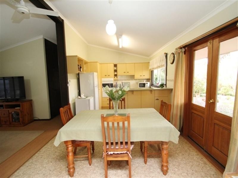 32 Commercial Road, Watervale SA 5452
