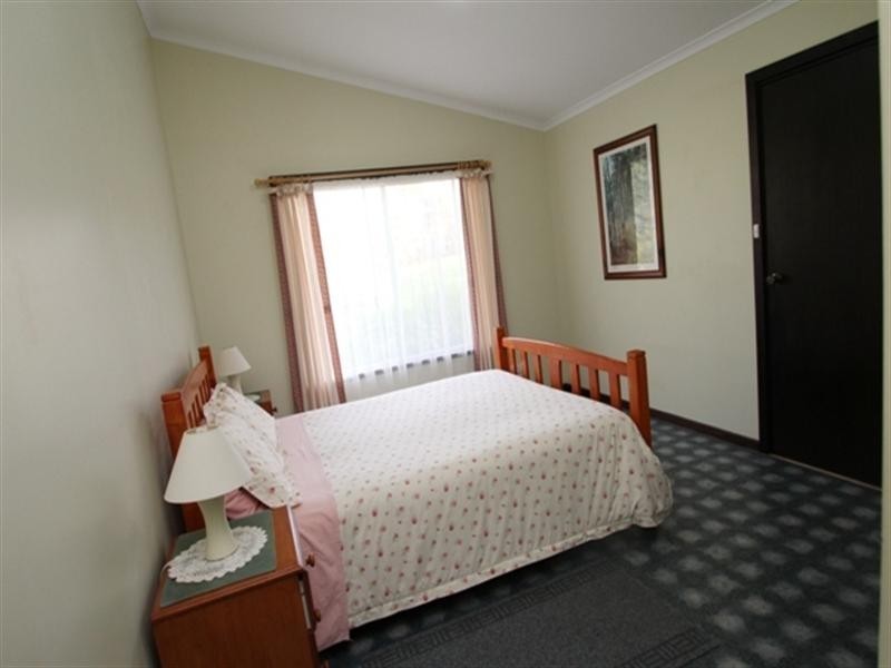 32 Commercial Road, Watervale SA 5452