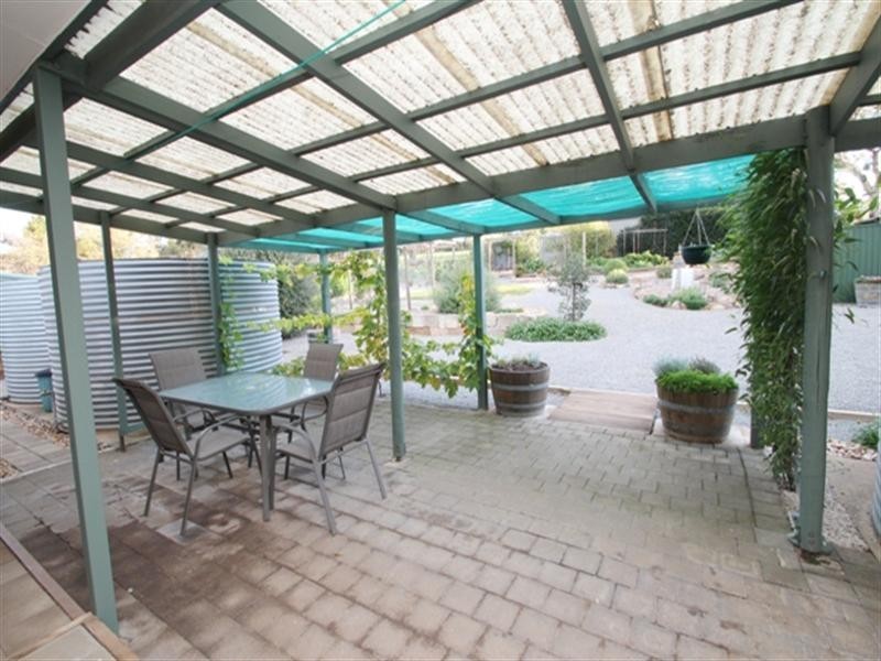 32 Commercial Road, Watervale SA 5452