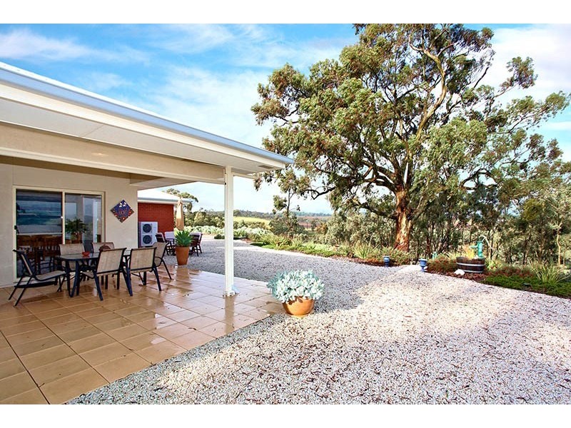 15 Woods Court, Clare SA 5453