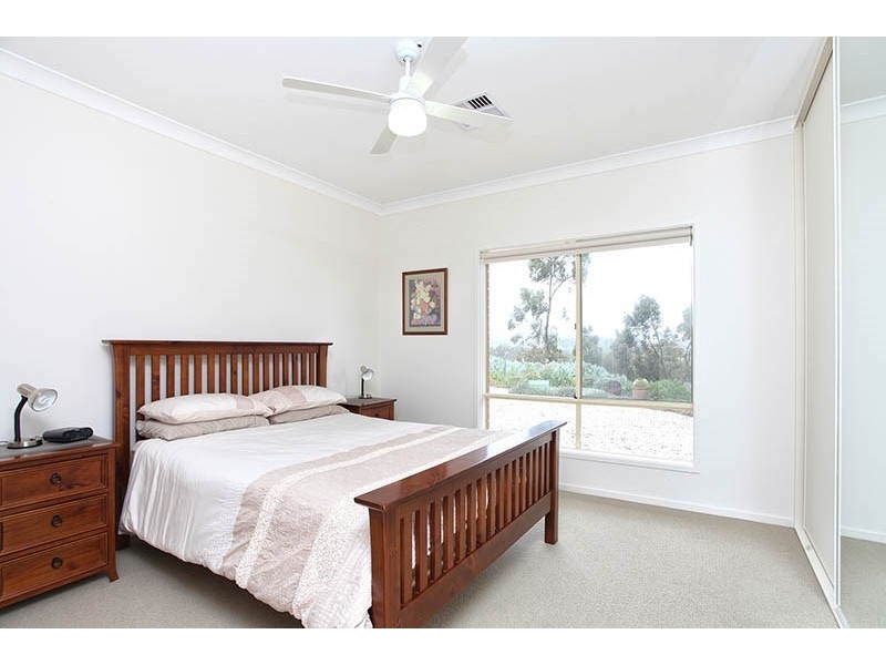 15 Woods Court, Clare SA 5453