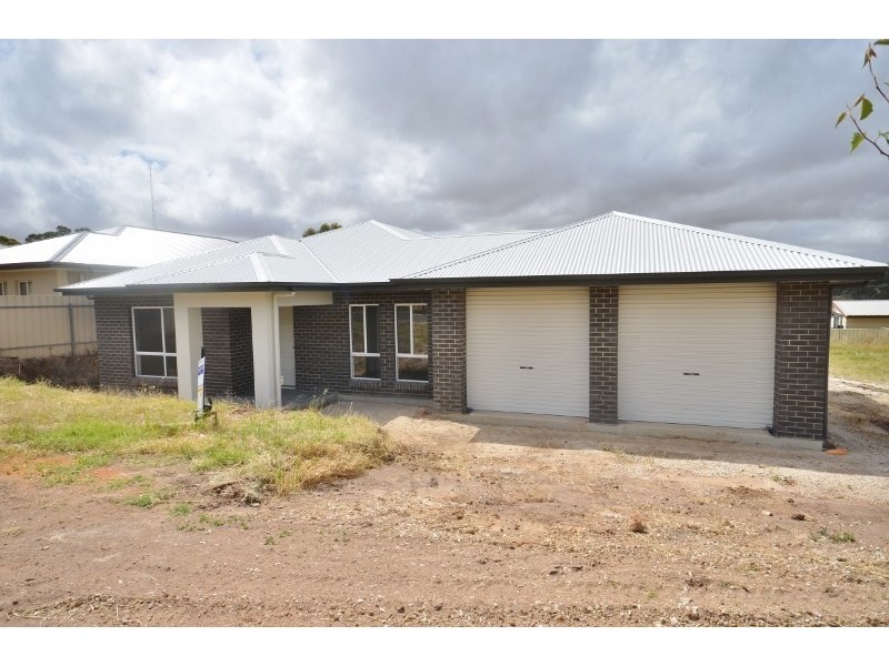 4 Beal Drive, Clare SA 5453