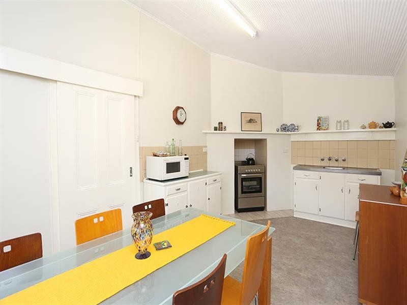 8 Upper Thames Street, Burra SA 5417