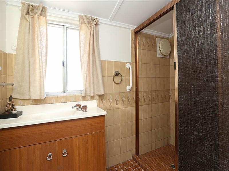 8 Upper Thames Street, Burra SA 5417