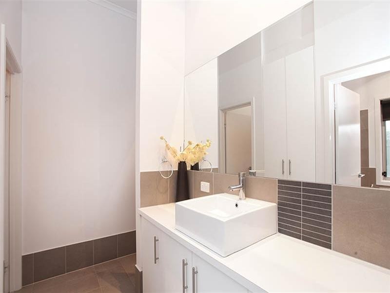 21 Trezise Way, Clare SA 5453