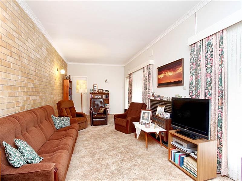 29 Agnes Street, Clare SA 5453