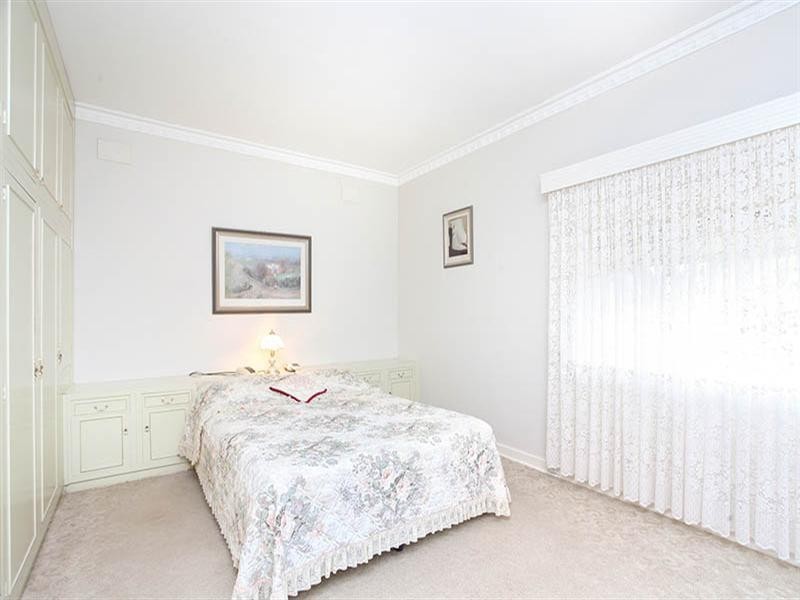 29 Agnes Street, Clare SA 5453