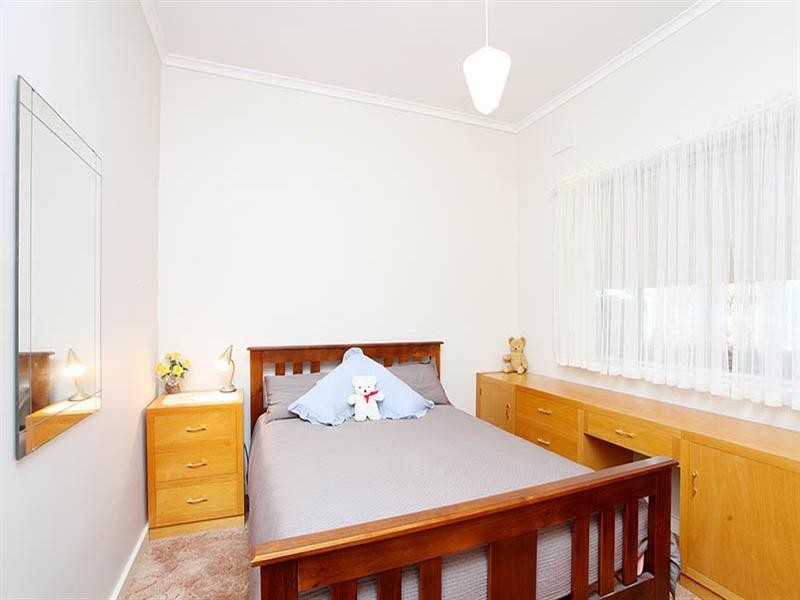 29 Agnes Street, Clare SA 5453