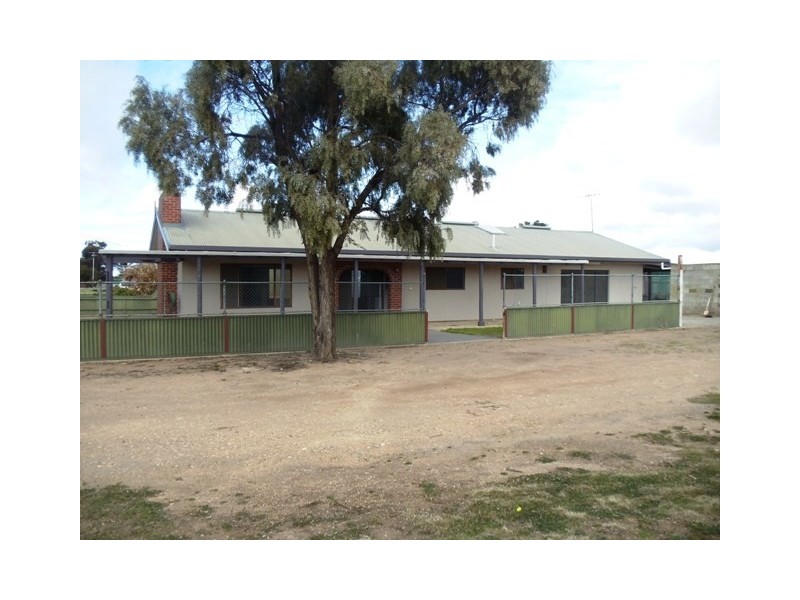 11 Moonta Terrace, Port Clinton SA 5570