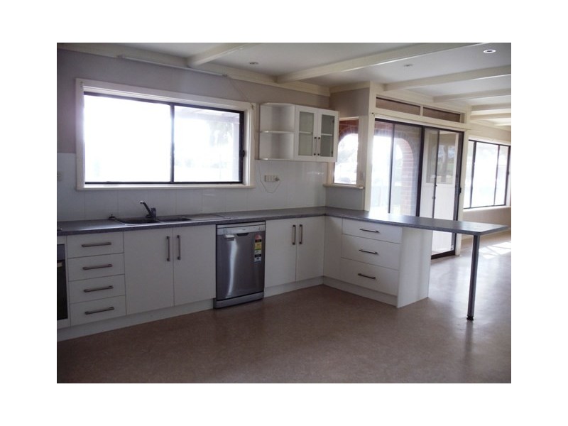 11 Moonta Terrace, Port Clinton SA 5570