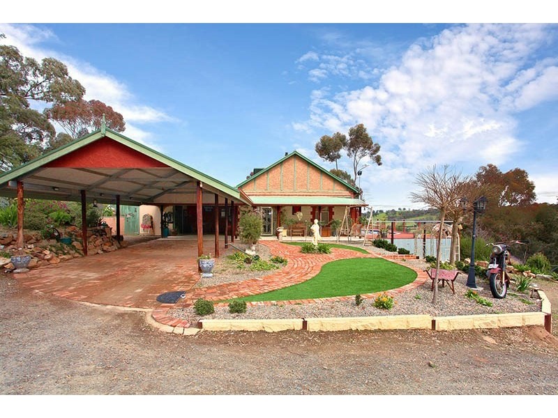 18 Popes Hill Road, Watervale SA 5452
