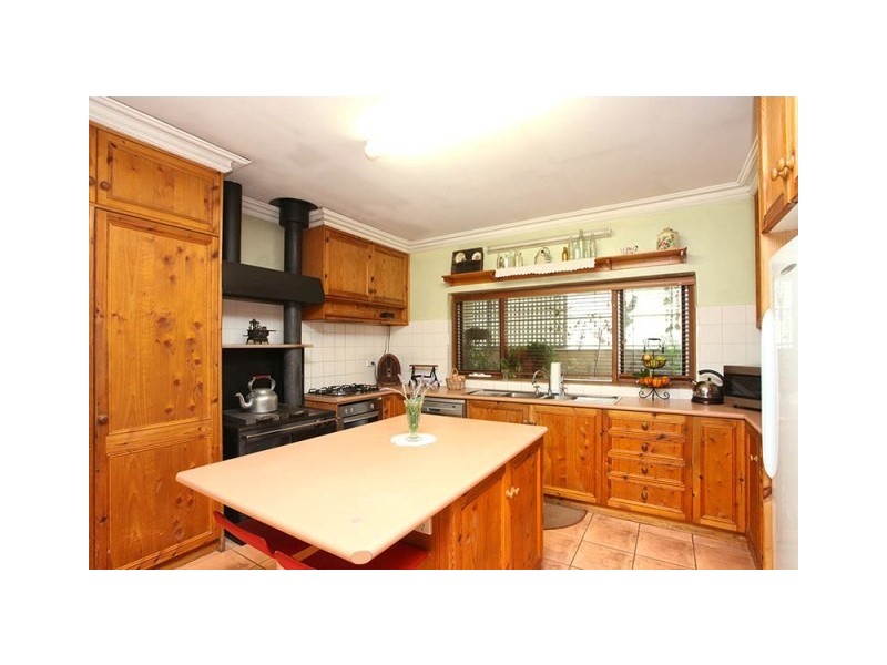 18 Popes Hill Road, Watervale SA 5452