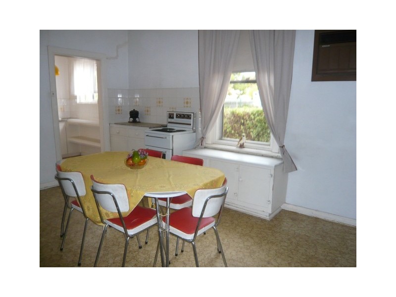 6 West Terrace, Clare SA 5453