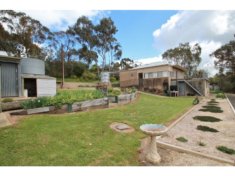 4 Stanley Place, Clare SA 5453