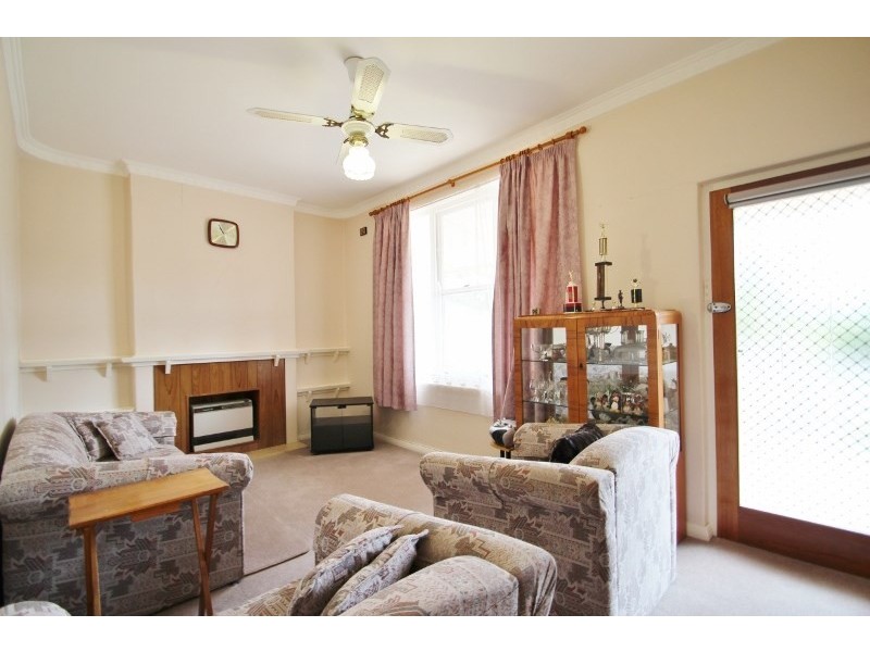 4 Stanley Place, Clare SA 5453