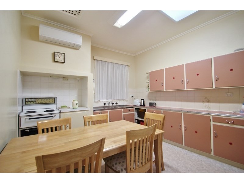 4 Stanley Place, Clare SA 5453