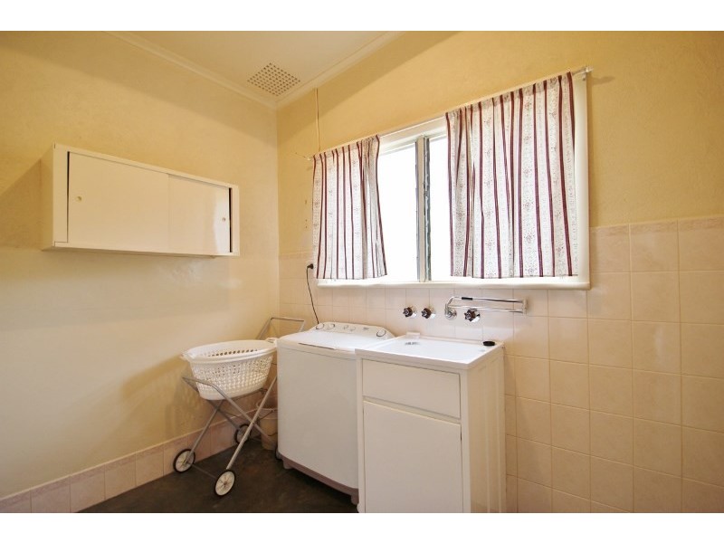 4 Stanley Place, Clare SA 5453