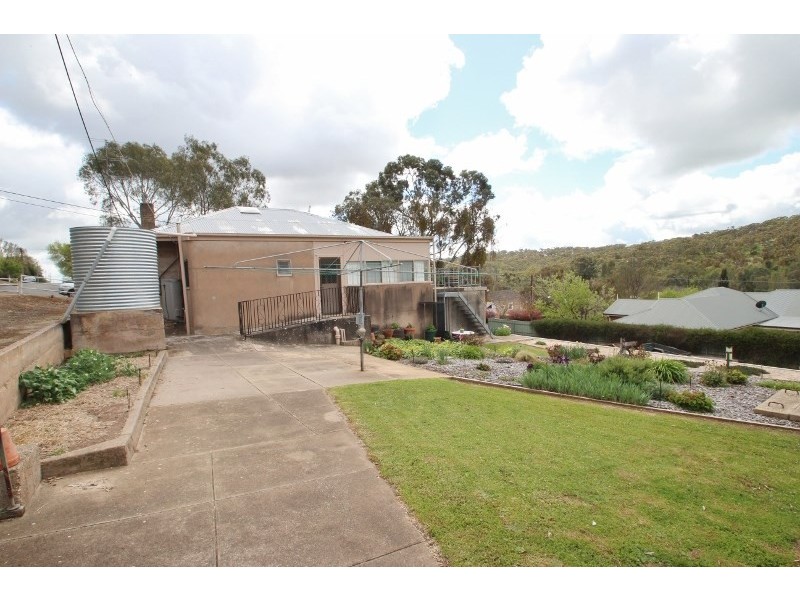 4 Stanley Place, Clare SA 5453