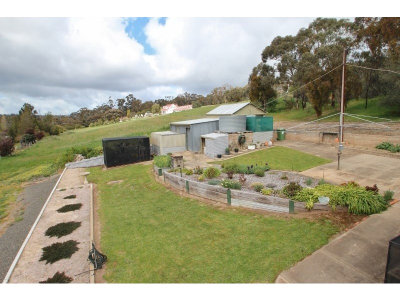 4 Stanley Place, Clare SA 5453